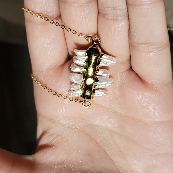 Mother of Pearl Necklace - Picture 2 of 4